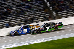 Daniel Suarez, Joe Gibbs Racing Toyota y Justin Allgaier, JR Motorsports Chevrolet