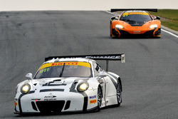 #911 Walkinshaw GT3 Porsche 911 GT3-R: John Martin, Aaron Tebb