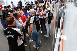 Nico Hulkenberg, Sahara Force India F1 and Sergio Perez, Sahara Force India F1 with the media