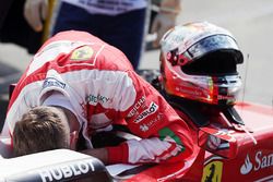 Sebastian Vettel, Ferrari SF16-H part en tête-à-queue