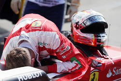Sebastian Vettel, Ferrari SF16-H spins off the circuit in the second practice session