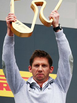 Mercedes Chief Strategist James Vowles sul podio