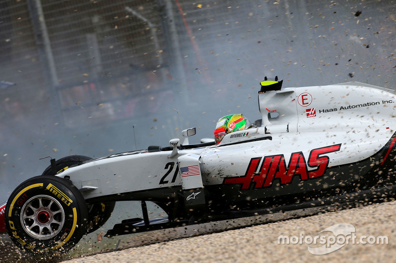 Esteban Gutierrez, Haas F1 Team VF-16 corre hacia afuera