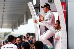 Race winner Nico Rosberg, Mercedes AMG F1 celebrates on the podium 