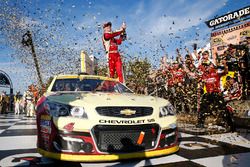 Le vainqueur, Kevin Harvick, Stewart-Haas Racing Chevrolet