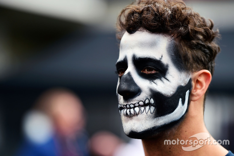 Даніель Ріккардо, Red Bull Racing, з обличчям для Halloween