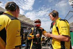 Kevin Magnussen, Renault Sport F1 Team on the grid