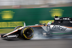 Sergio Perez, Sahara Force India F1 VJM09 bloque une roue au freinage