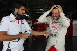 Polesitter Pepe Oriola, Team Craft-Bamboo LUKOIL, SEAT Leon