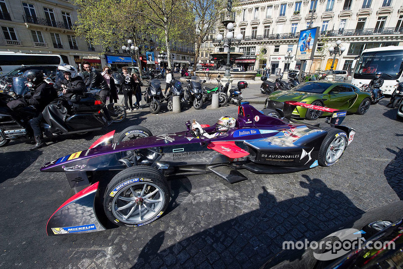 Jean-Eric Vergne en las calles de París
