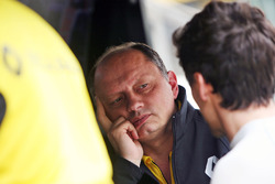 Frédéric Vasseur, Directeur de la Compétition Renault Sport F1 Team et Jolyon Palmer, Renault Sport F1 Team