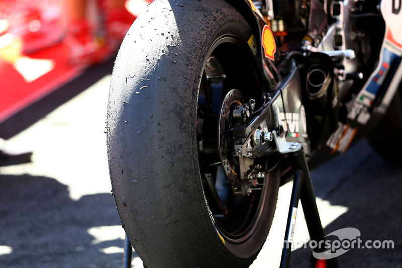 Winner Andrea Iannone, Ducati Team rear Michelin tyre