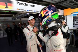 Ganadores de la pole #1 Porsche Team Porsche 919 Hybrid: Mark Webber, Brendon Hartley