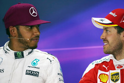 Lewis Hamilton, Mercedes AMG F1 et Sebastian Vettel, Ferrari lors de la conférence de presse de la FIA