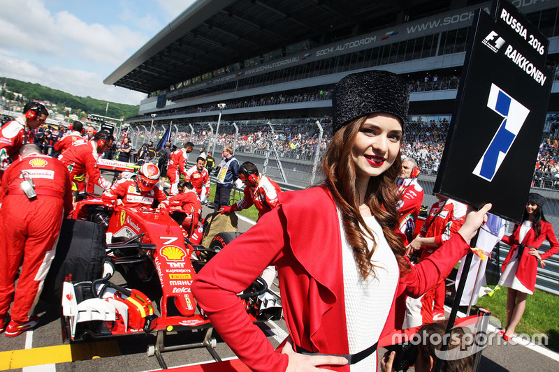 Grid girl for Kimi Raikkonen, Ferrari SF16-H