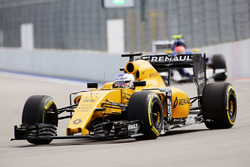 Сергей Сироткин, Renault Sport F1 Team RS16