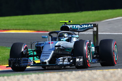 Nico Rosberg, Mercedes AMG F1 W07 Hybrid with the Halo cockpit cover