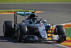 Nico Rosberg, Mercedes AMG F1 W07 Hybrid with the Halo cockpit cover
