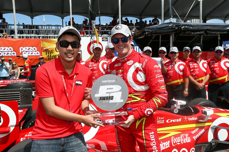 Ganador de la pole Scott Dixon, Chip Ganassi Racing Chevrolet