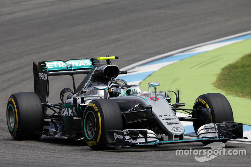 2016: Mercedes F1 W07 Hybrid