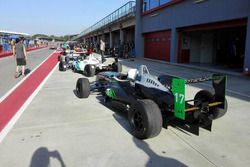 Le monoposto nella corsia box di Imola