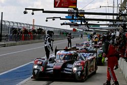 #8 Audi Sport Team Joest Audi R18 e-tron quattro: Lucas di Grassi, Loic Duval, Oliver Jarvis