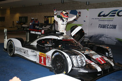 Race winnaars #1 Porsche Team Porsche 919 Hybrid: Timo Bernhard, Mark Webber, Brendon Hartley