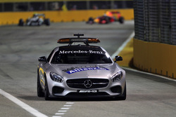 Nico Rosberg, Mercedes AMG F1 W07 Hybrid leads behind the FIA Safety Car