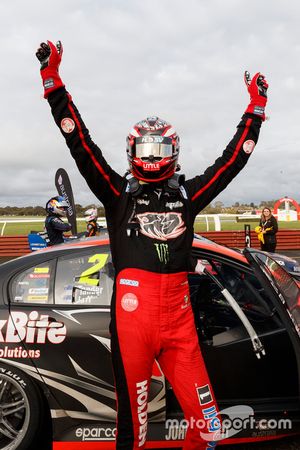 Podium:les vainqueurs Garth Tander et Warren Luff, Holden Racing Team