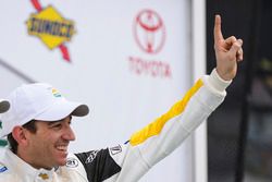 Podium GTLM : le vainqueur Oliver Gavin, Corvette Racing