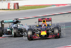 Daniil Kvyat, Red Bull Racing RB12 avec des instruments de mesure