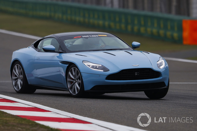 Заезд Pirelli Hot Laps: Aston Marin DB11