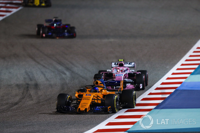 Fernando Alonso, McLaren MCL33 Renault, Esteban Ocon, Force India VJM11 Mercedes, Brendon Hartley, Toro Rosso STR13 Honda