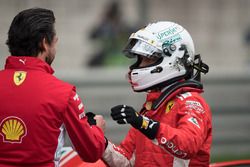 El ganador de la pole Sebastian Vettel, Ferrari celebra