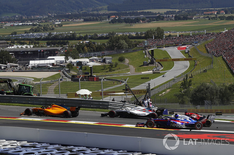 Stoffel Vandoorne, McLaren MCL33, con l'ala anteriore rotta al primo giro