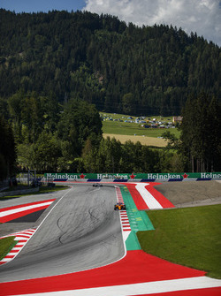 Fernando Alonso, McLaren MCL33, Lewis Hamilton, Mercedes AMG F1 W09