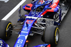 Pierre Gasly, Scuderia Toro Rosso STR13 with aero sensor