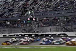 Ryan Blaney, Team Penske, Ford Mustang Pirtek leads Elliott Sadler, JR Motorsports, Chevrolet Camaro Chevrolet ARMOUR Chili on the restart