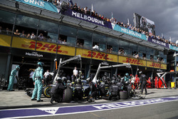 Lewis Hamilton, Mercedes AMG F1 W09, maakt een pitstop