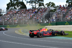 Max Verstappen, Red Bull Racing RB14 spins