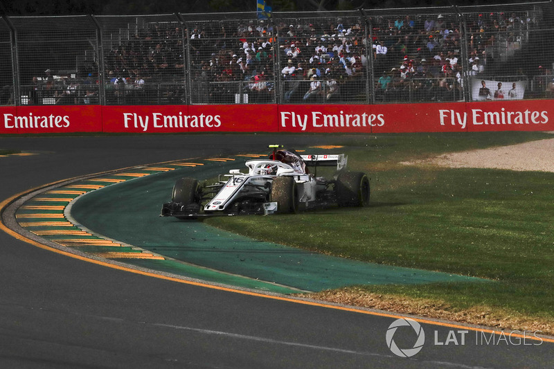 Charles Leclerc, Sauber C37 runs wide