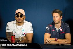 Lewis Hamilton, Mercedes-AMG F1 et Romain Grosjean, Haas F1 lors de la conférence de presse