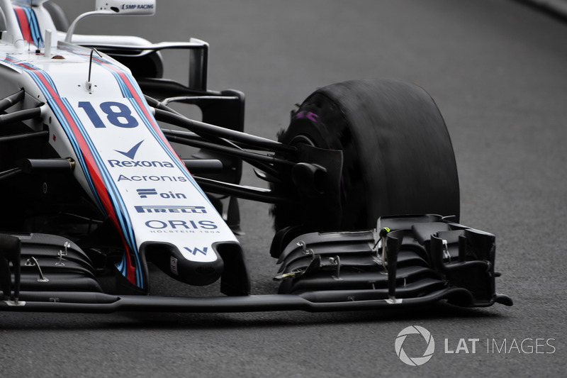 Lance Stroll, Williams FW41 con pinchazo en la vuelta uno