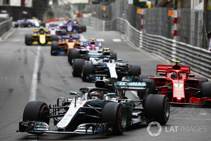 Lewis Hamilton, Mercedes AMG F1 W09, leads Kimi Raikkonen, Ferrari SF71H and Valtteri Bottas, Mercedes AMG F1 W09