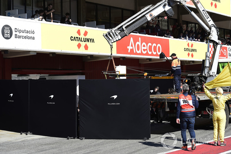 The car of Fernando Alonso, McLaren MCL33 is recovered to the pits hidden by screens