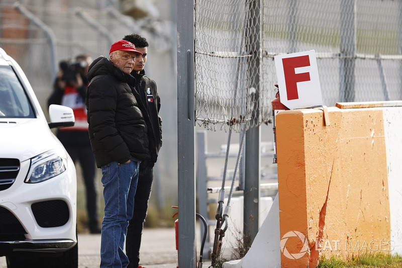 Niki Lauda, Non-Executive Chairman, Mercedes AMG F1, Pascal Wehrlein watch from trackside