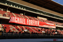 Fans y banderas de Michael Schumacher