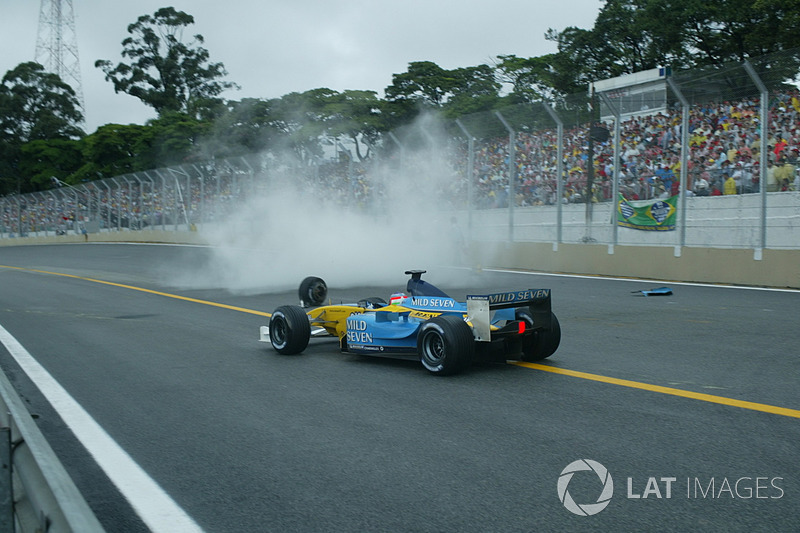 Caos no GP do Brasil de 2003 com acidentes de Webber e Alonso
