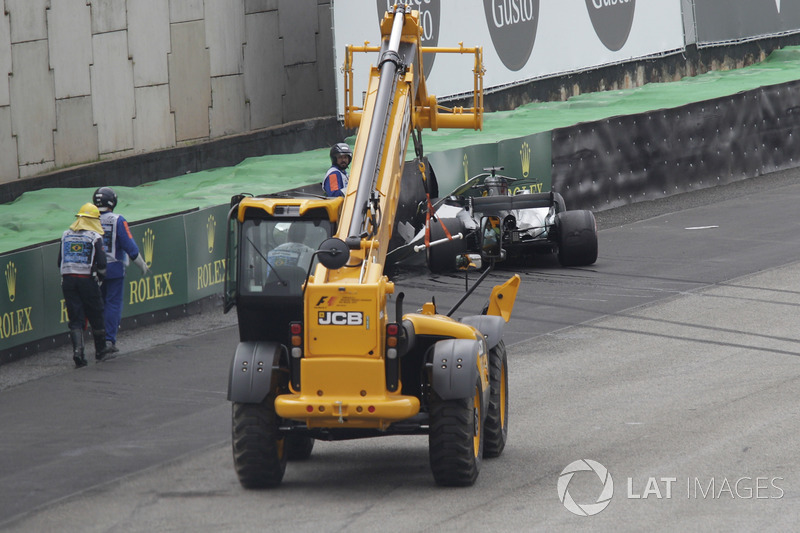The crashed car of Lewis Hamilton, Mercedes-Benz F1 is recovered in Q1