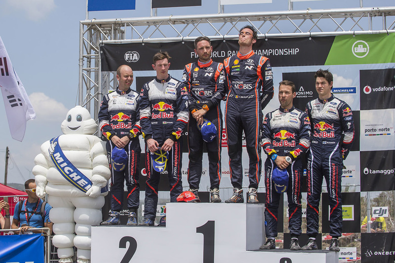 Podio: i vincitori Thierry Neuville, Nicolas Gilsoul, Hyundai Motorsport, al secondo posto Elfyn Evans, Daniel Barritt, M-Sport